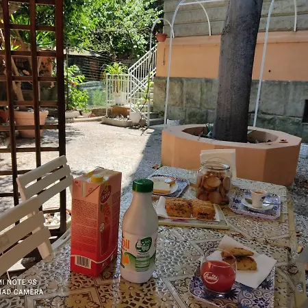 Tucci\'S Roma Guest House